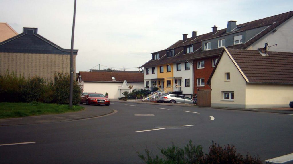 Köln-Sürth. Blick auf Sürther Str von Wesselinger Str. by marhelle