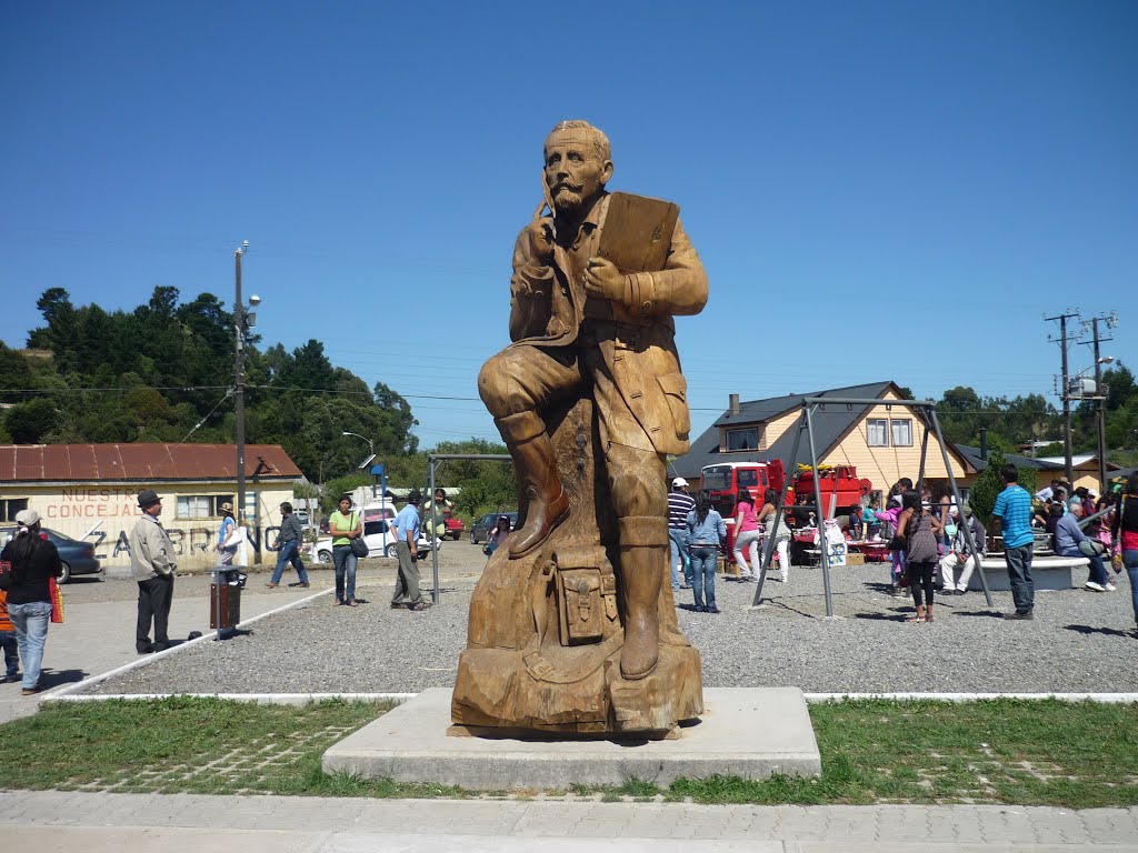 Escultura de Madera, Puerto Dominguez by Luciano Sepulveda Concha