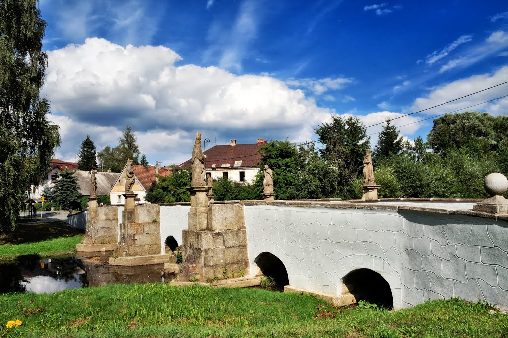 Barokní most se sochami přes Radbuzu - Bělá nad Radbuzou by Stare Mosty