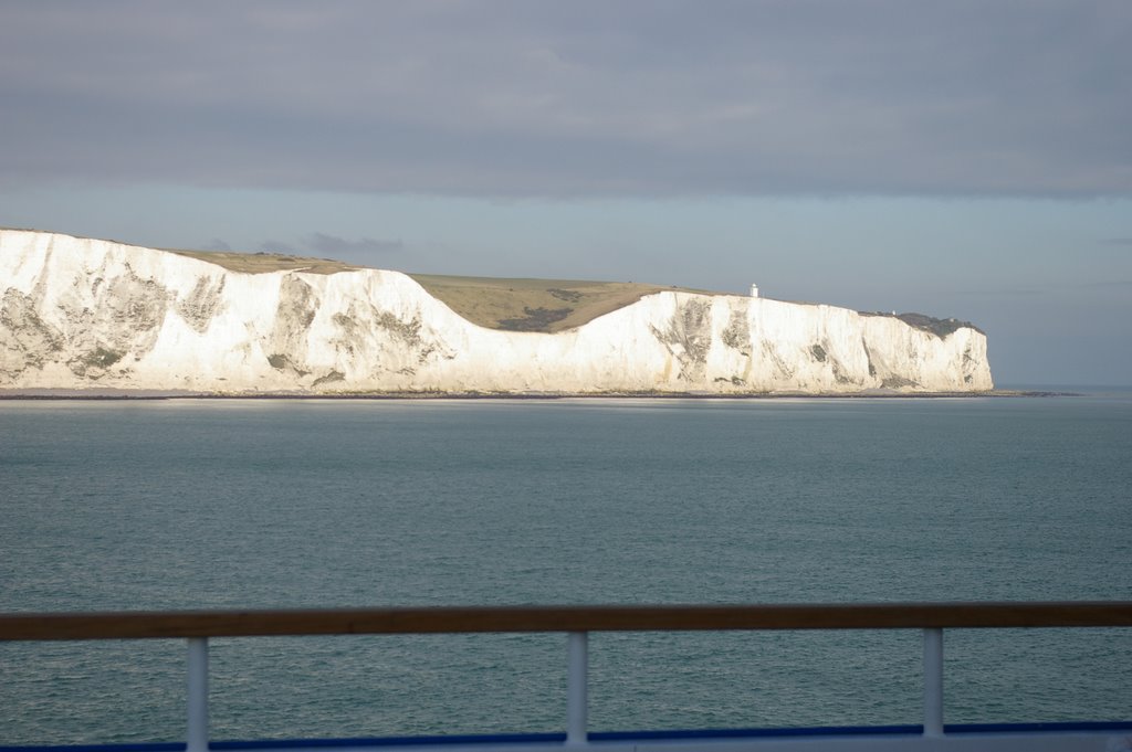 Dover - The White Cliffs by Guy de Valk