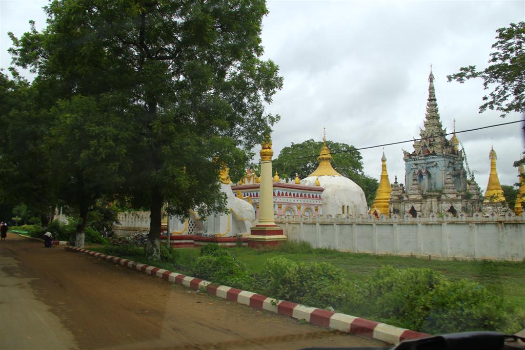 Road from Monywa to Gangaw by Medhasith