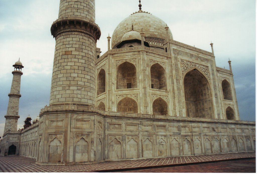 Minaret and Taj by massu