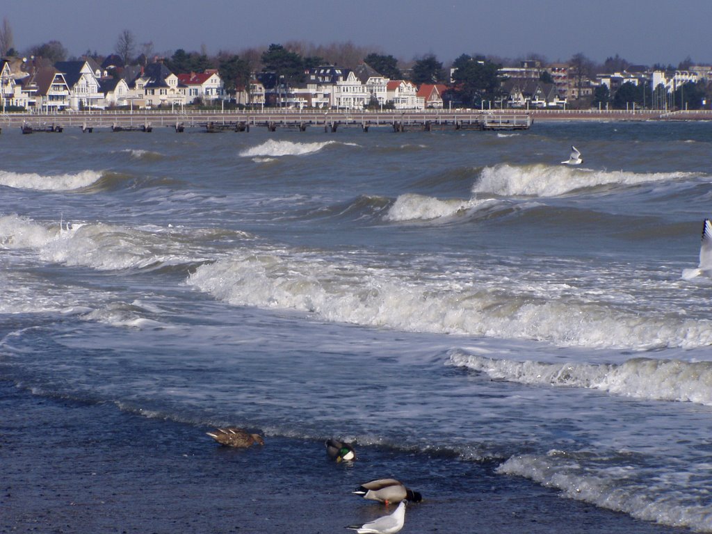 Travemünde Strandpromenade by Ellen Haider