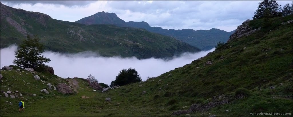 Niebla en el valle by Vamos de Ruta