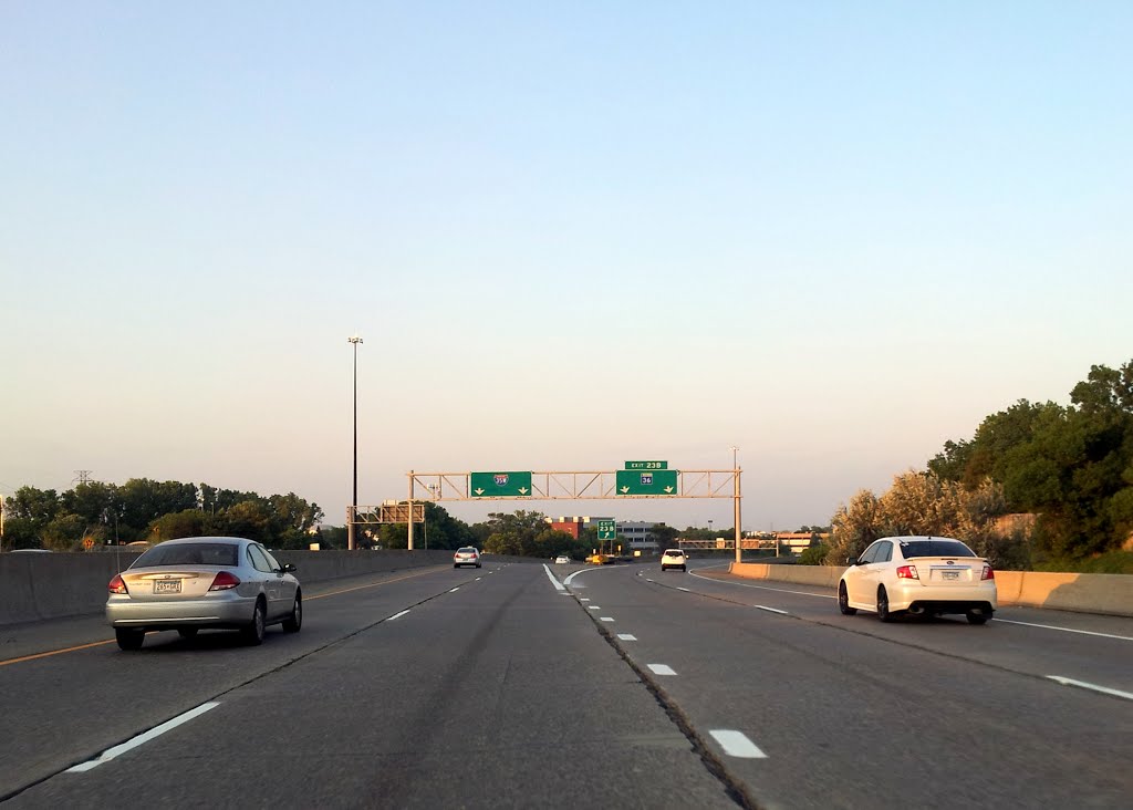 Interstate 35W - Roseville, MN by Gabriel Vanslette