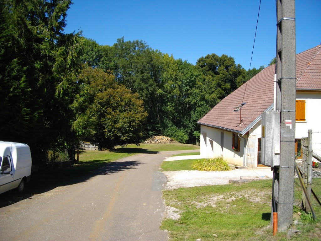 Prochaine bifurcation sur la rue du Tilleul à Montby by Claudius B.