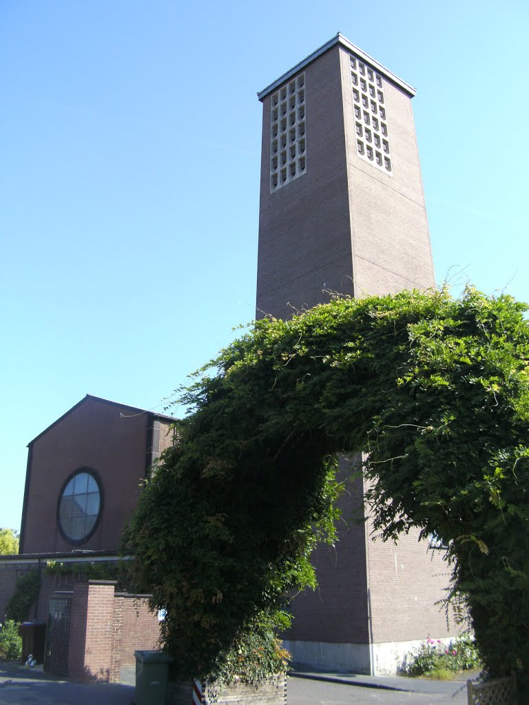 Zur Hl Familie in Dormagen by Peter Esser