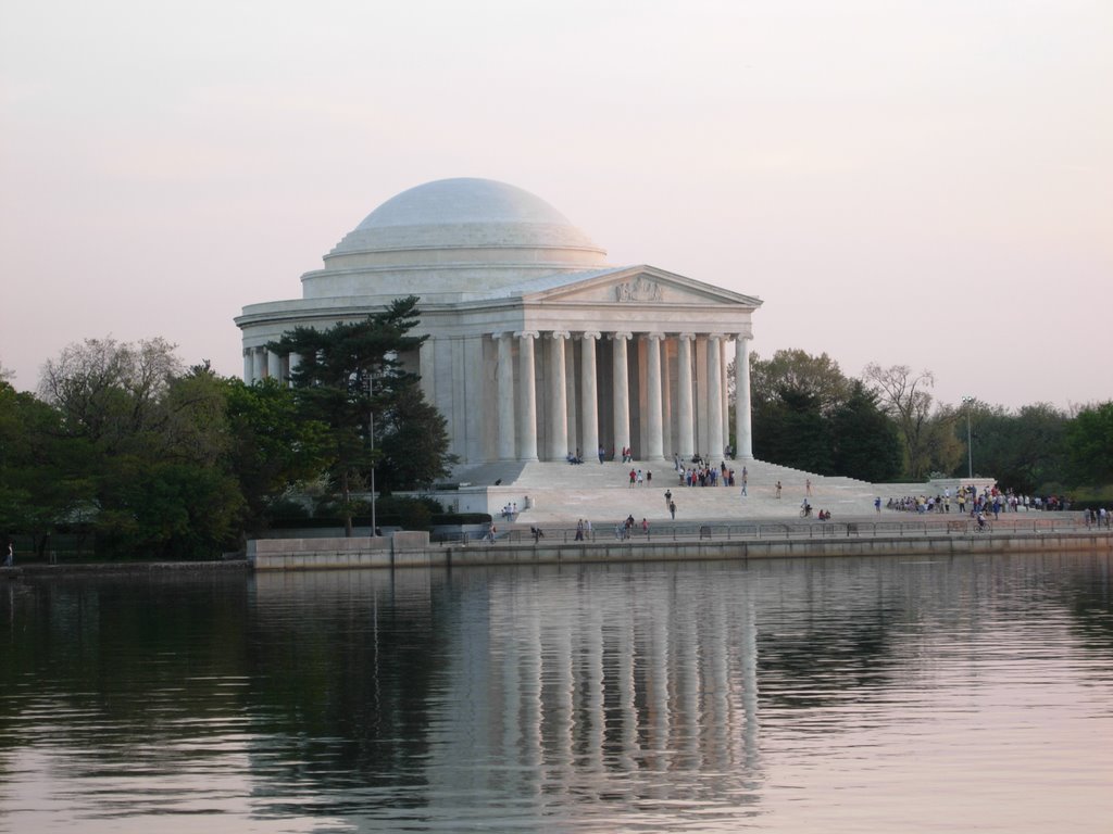 Jefferson Memorial by ryandenver