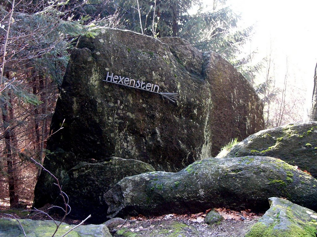 Neunkirchner Höhe: finsterer Steinkoloss by der_odenwaelder