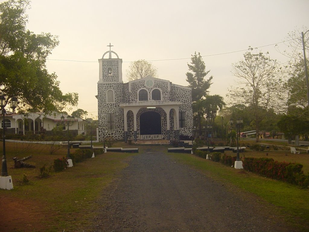 Iglesia de Nuevo Emperador by fgomezgo