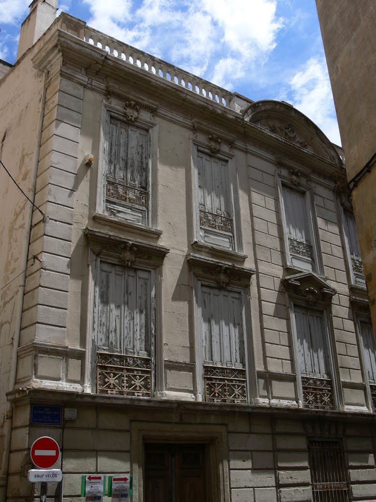 Rue du Four Saint-Jean - Perpignan (Pyrénées-Orientales) by Naru Kenji