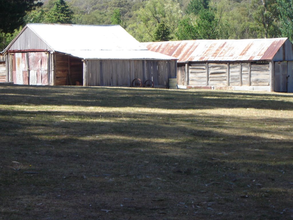 Currango - historic buildings by T Johnson