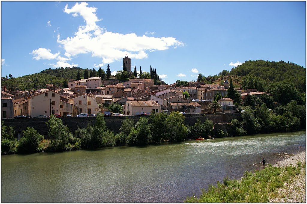 CESSENON-SUR-ORB [34] - Vue du vieux village depuis le pont suspendu (août 2013) by Michel Chanaud (Sarlat)