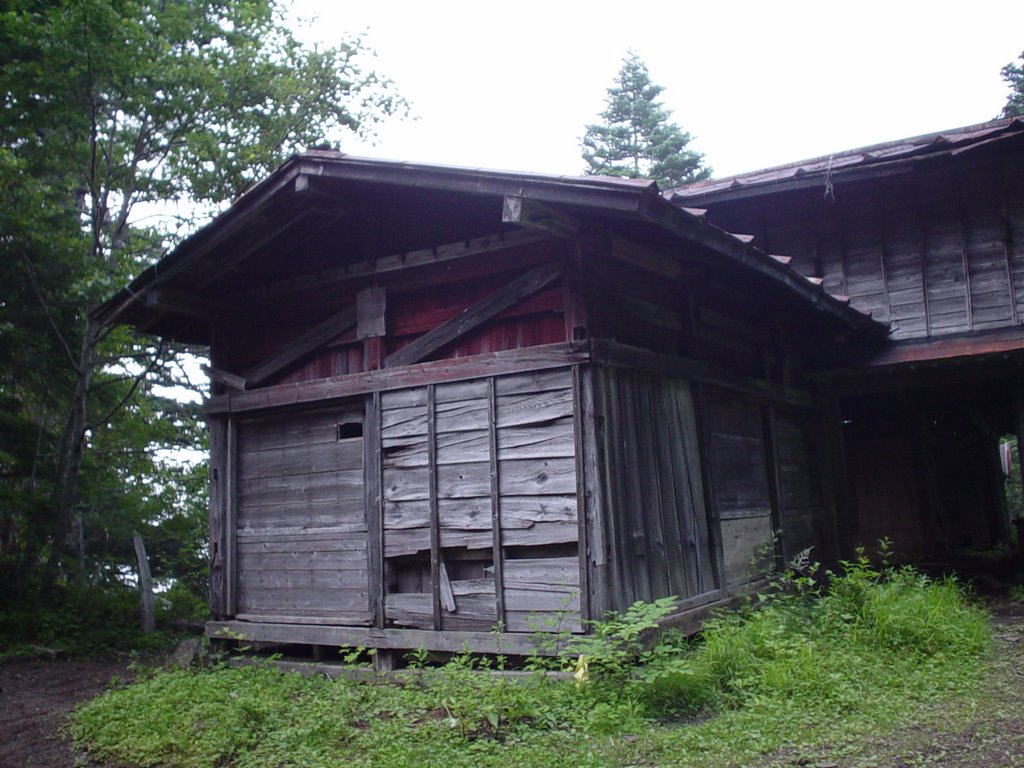 Abandoned Pilgrim Station on Mt. Fuji by matconnor