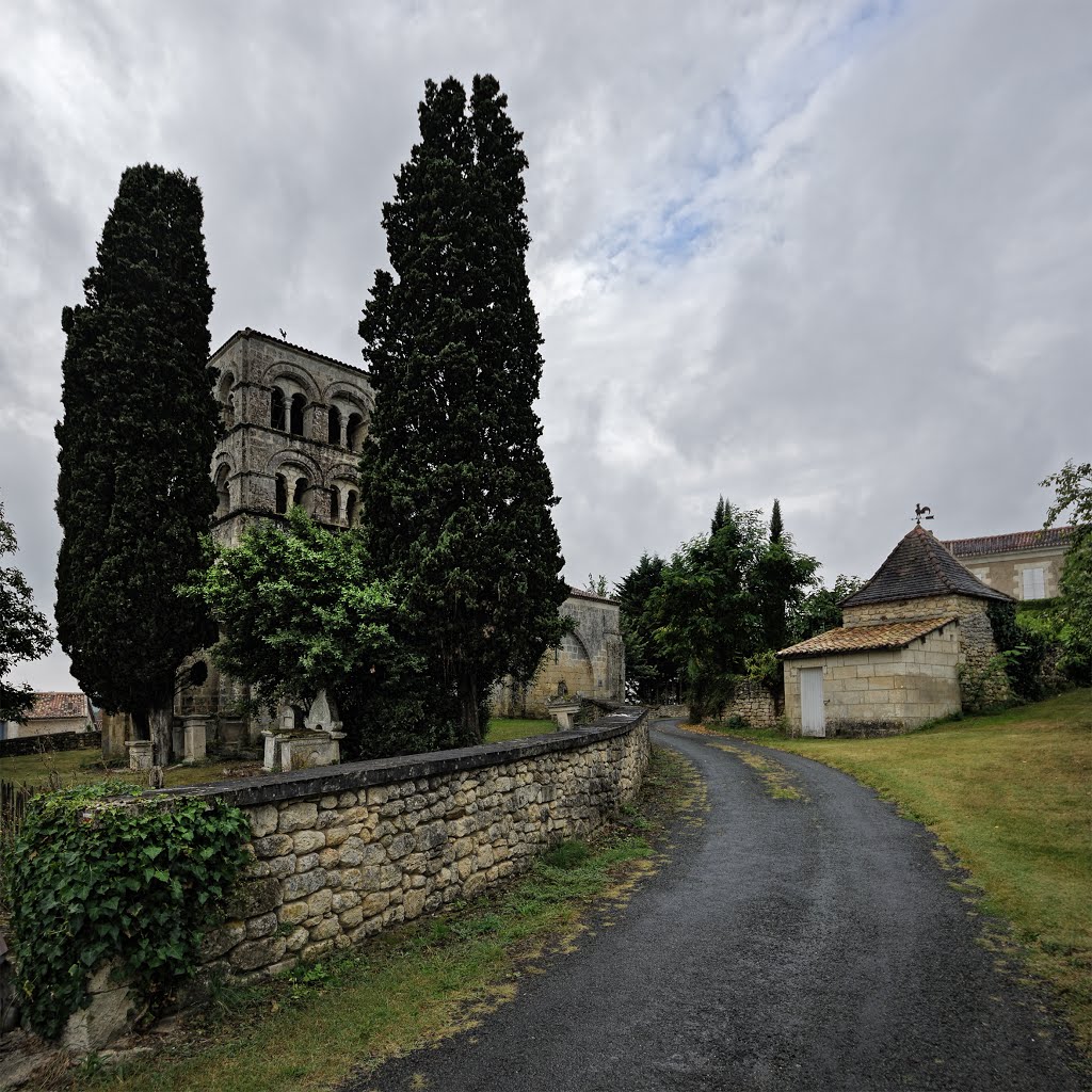 Édon church (ii) - Sep 2013 by Mike Stuckey