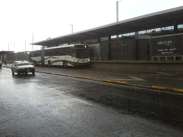 Estacion Chimalhuacan-Lopez Mateos..Lloviendo by destin0