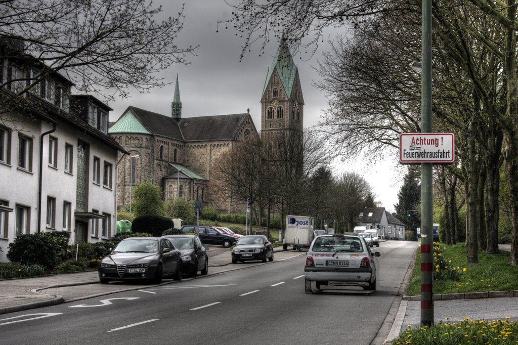 Achtung! Feuerwehrausfahrt vor der Herz Jesu Kirche by pillboxs