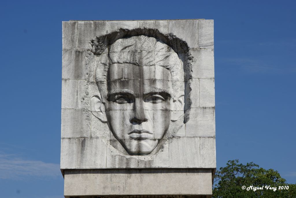 «Monumento a Abel Santamaría» Complejo Histórico Monumental Parque-Museo-Biblioteca Abel Santamaría - Parque Abel Santamaría - Santiago de Cuba - Cuba by Miguel Veny