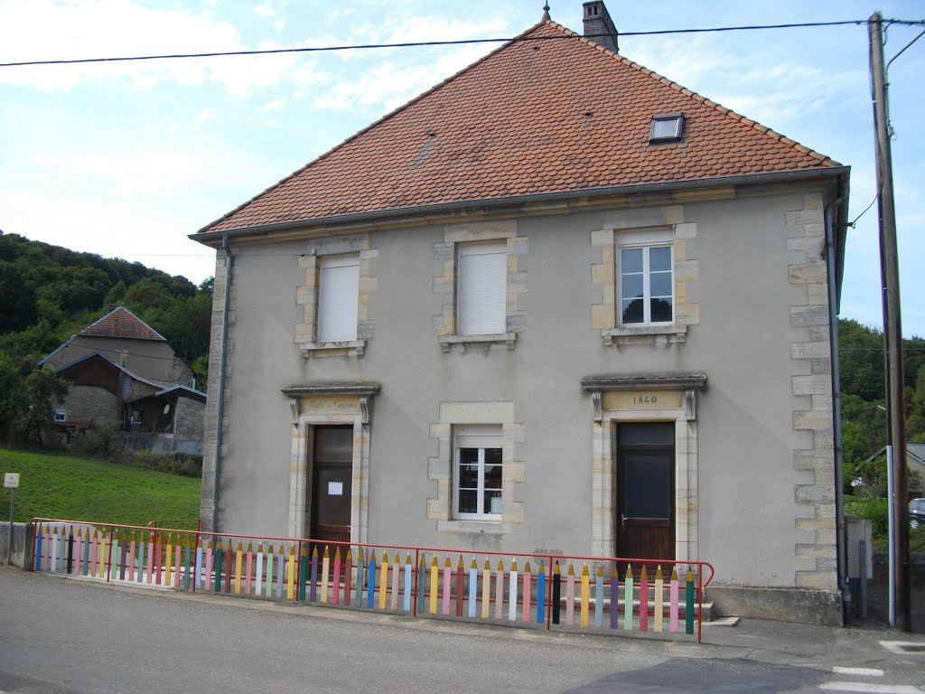 Ecole rue du Tilleul à Onans by Claudius B.