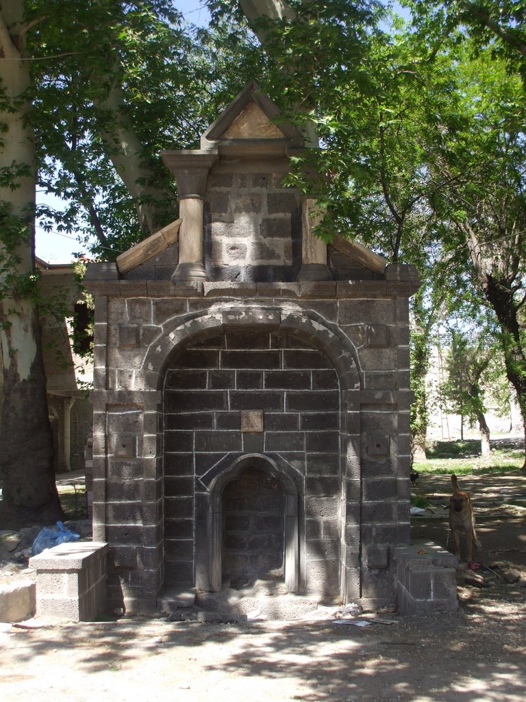 ASLANLI ÇEŞME (Fountain - inner castle) - FOT.NEJAT SATICI by nejat satıcı