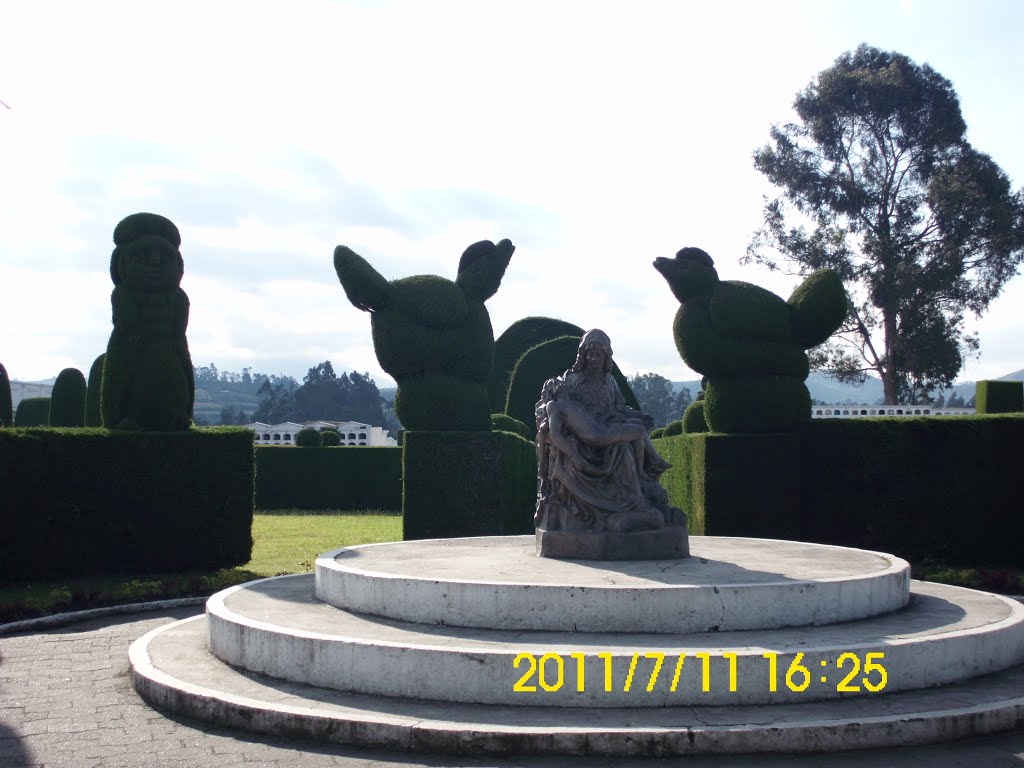 Cementerio "José María Azael Franco Guerrero" - Arte topario. by julioballes