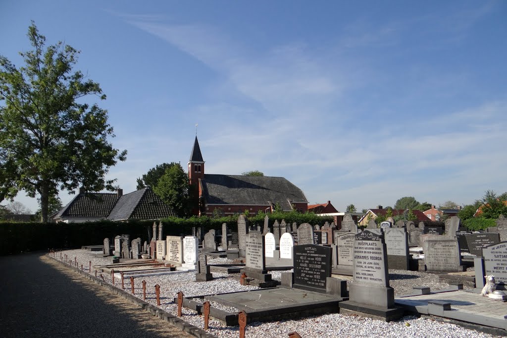 Begraafplaats en Kerk, Munnekezijl. by JHZoet