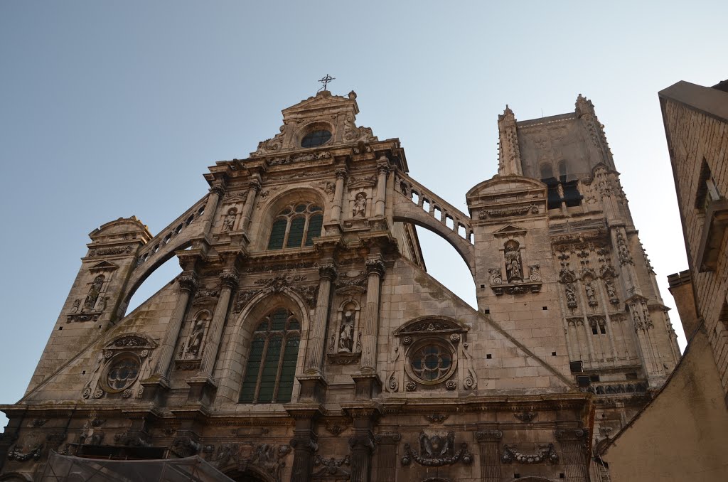 Eglise Saint Pierre - Auxerre (Yonne) by Naru Kenji