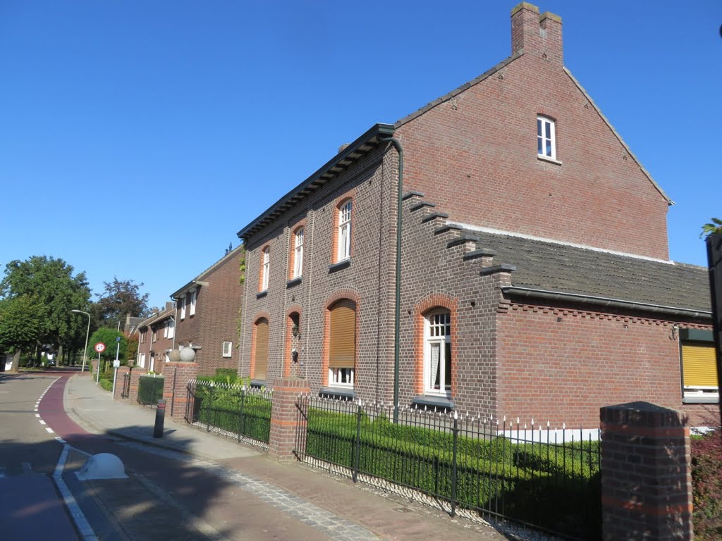 NL - Neeritter - Driessensstraat by Danny Danckaert