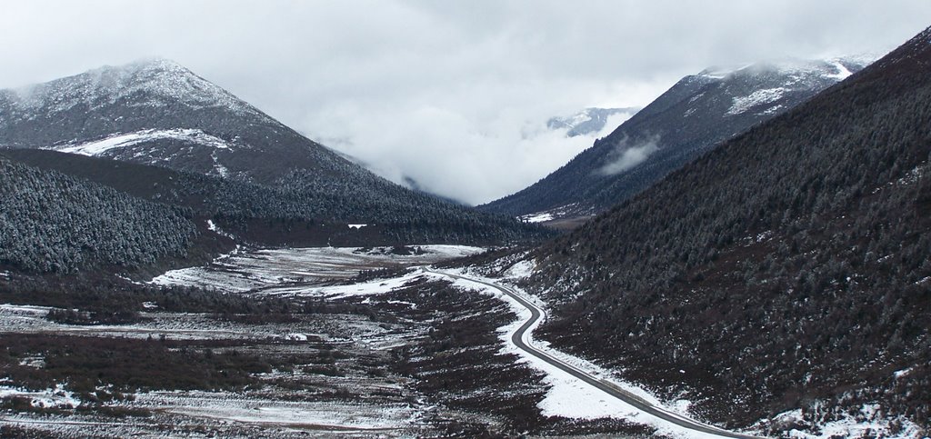 色季拉山顶-雪 by tibetan worm