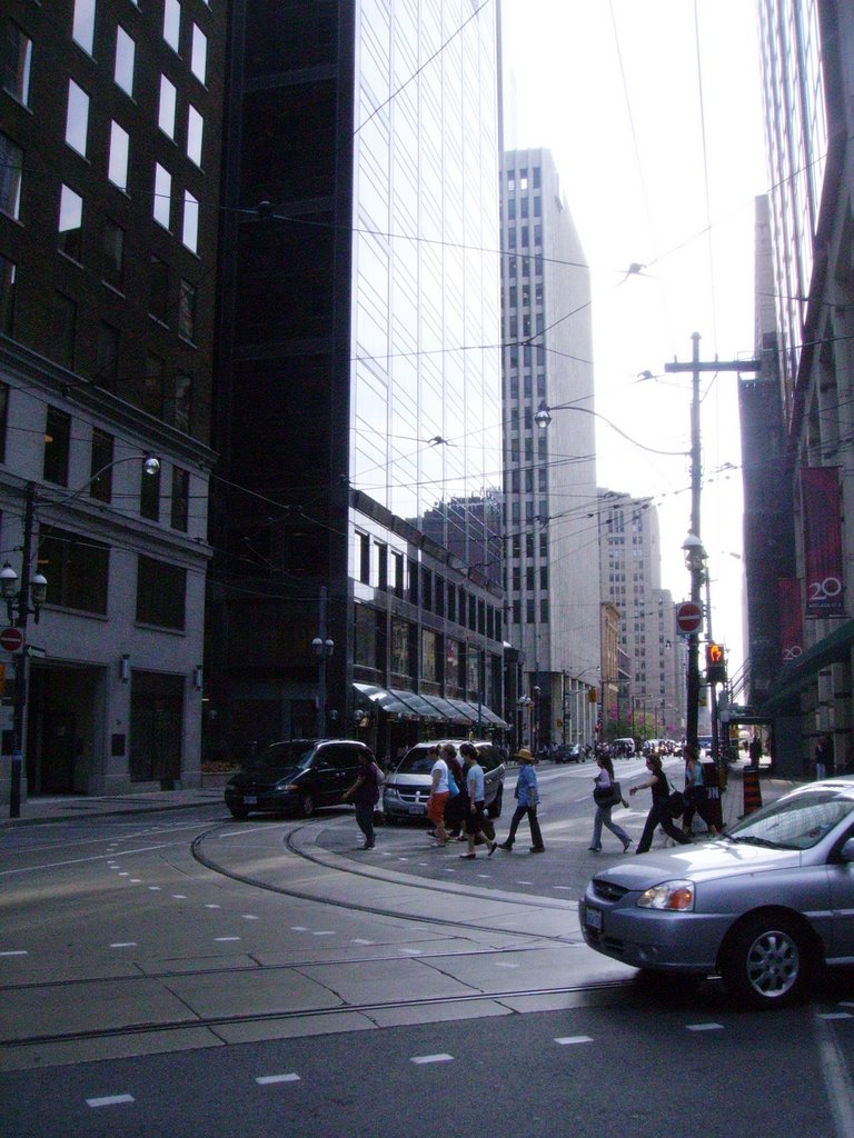 Toronto - crossing victoria street/adelaide street east - one financial place by Maarten Groenbroek