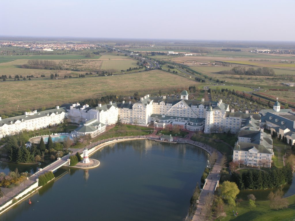 View of Newport Hotel by seanrobertkelly