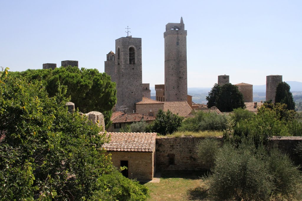 Geschlechtertürme in San Gimignano by UlrichSchnuerer