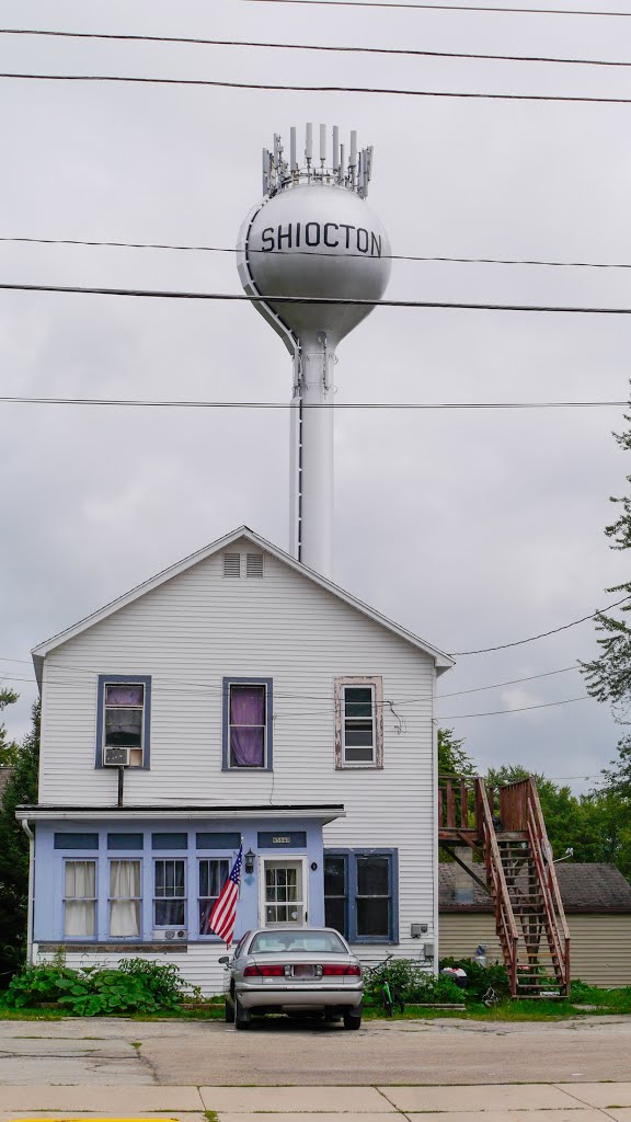 Shiocton Wisconsin water tower by D200DX