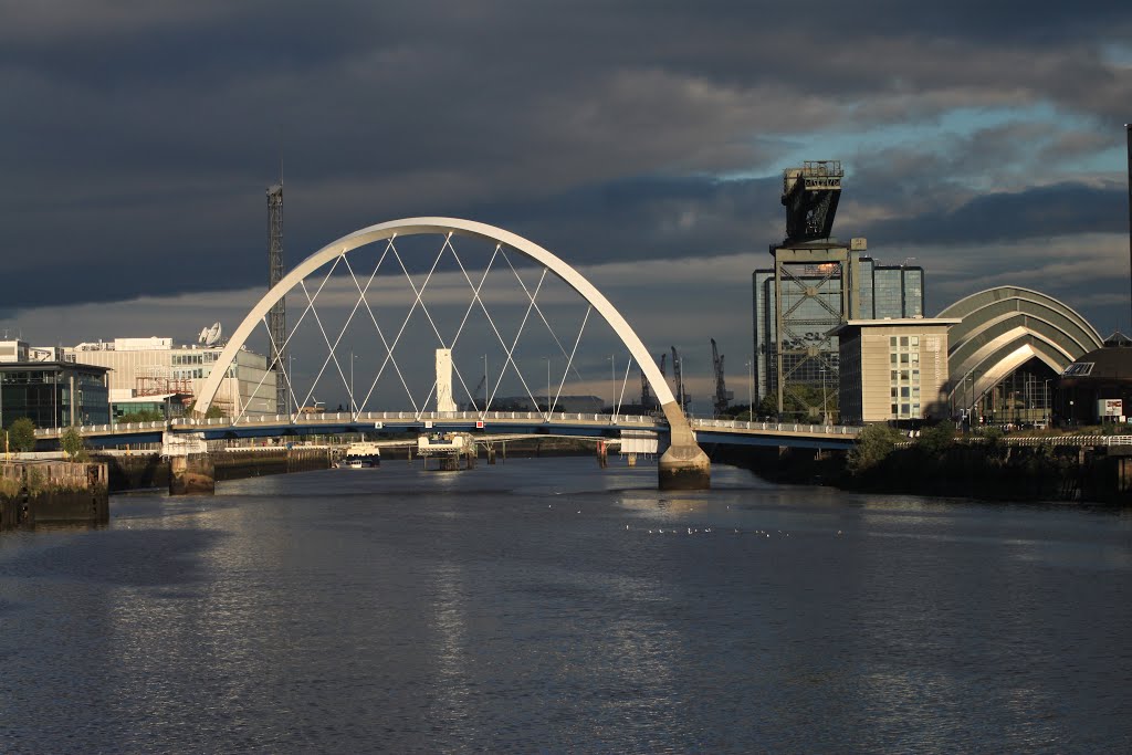 Squinty Bridge & Finneston Crane by Frank Macpherson