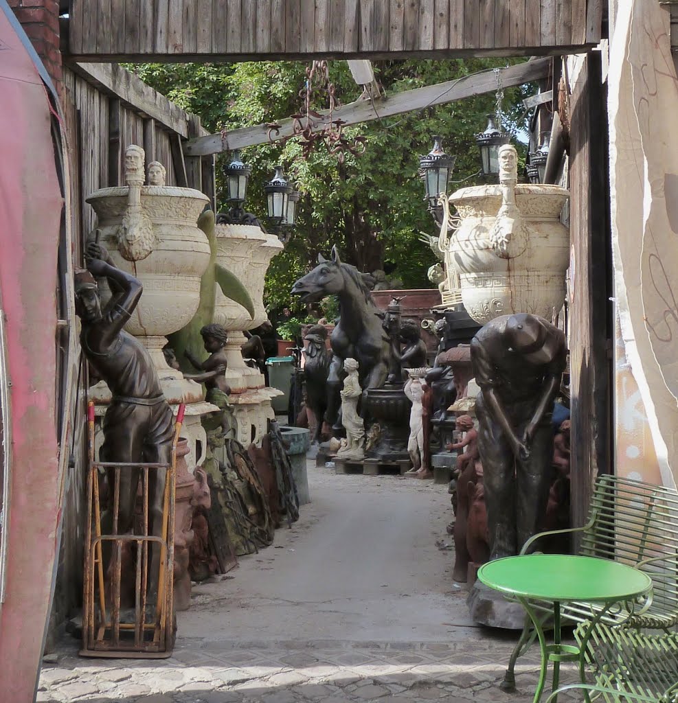 Le marché aux puces de St-Ouen. by laurentSnogoogleviews!