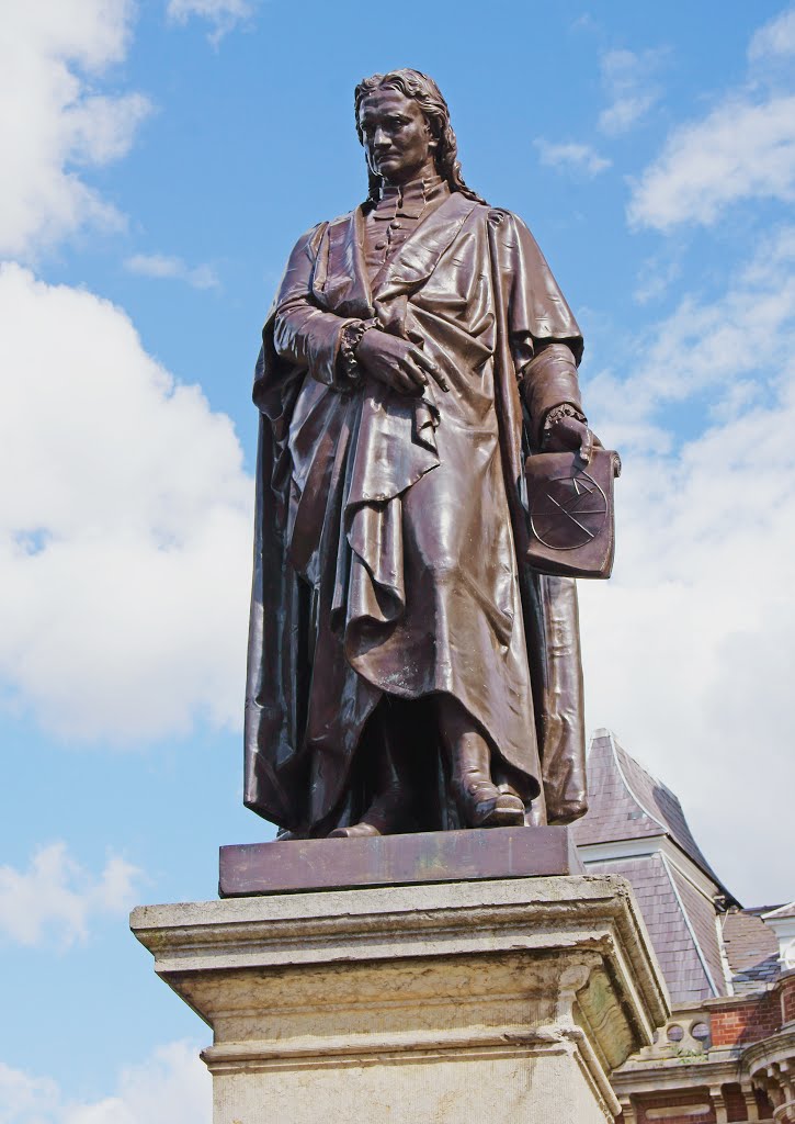 Sir Isaac Newton Statue, Grantham by coljay72