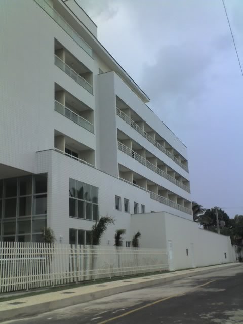 Lateral de edifício residencial em construção by marco vinicius