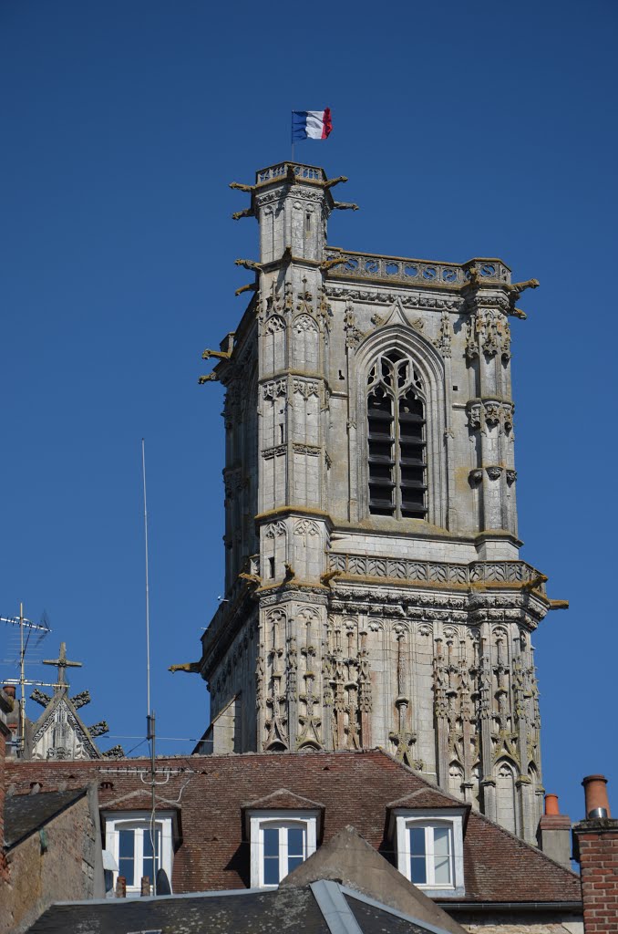 Eglise Saint Martin - Clamecy (Nièvre) by Naru Kenji