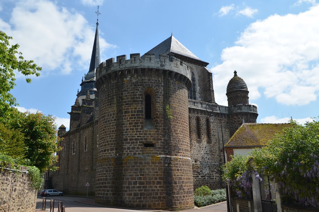 Tour des Evêques & Eglise Saint Pierre - Toucy (Yonne) by Naru Kenji