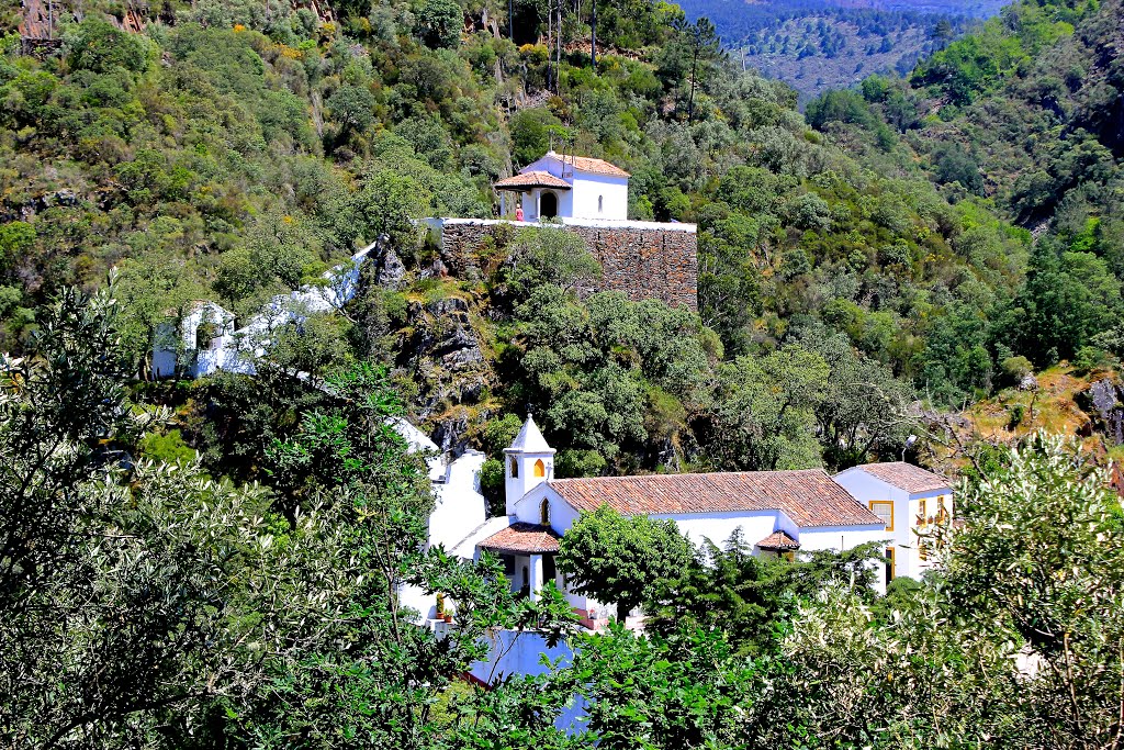 S.DA PIEDADE CHAPEL,NEAR LOUSÃ CASTLE. by Guizel