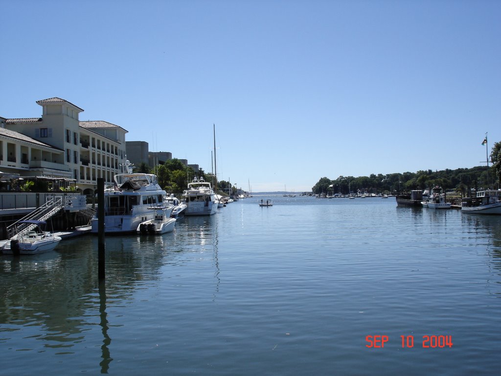 Greenwich Harbor by catlin.wolfard