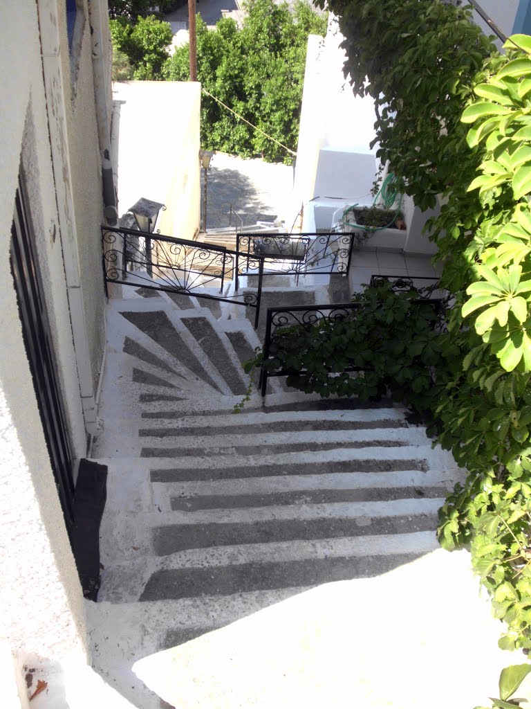 Greece : Crete : Agia Galini : typical stairs by tinawaldo