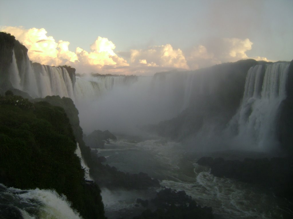 Garganta do diabo ao fundo by wiliamrode