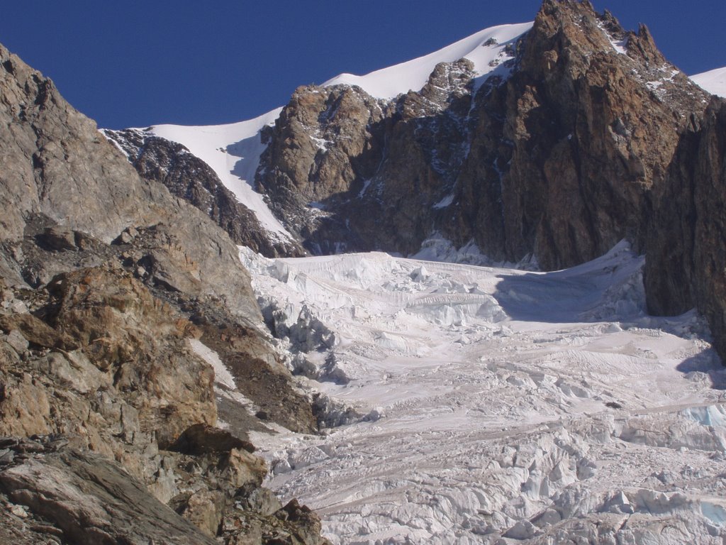 Ghiacciaio del Dôme e Dôme du Goûter dal rifugio Gonella by GAST1