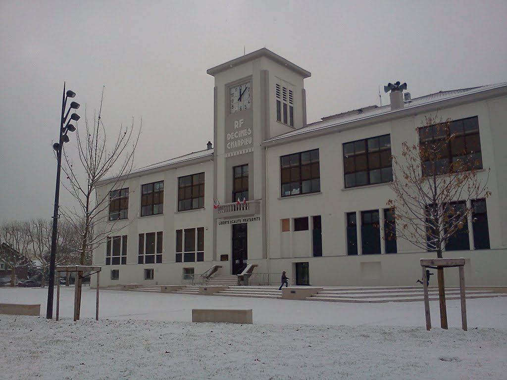 Mairie - Place Roger Salengro - Décines-Charpieu (Rhône) by Naru Kenji