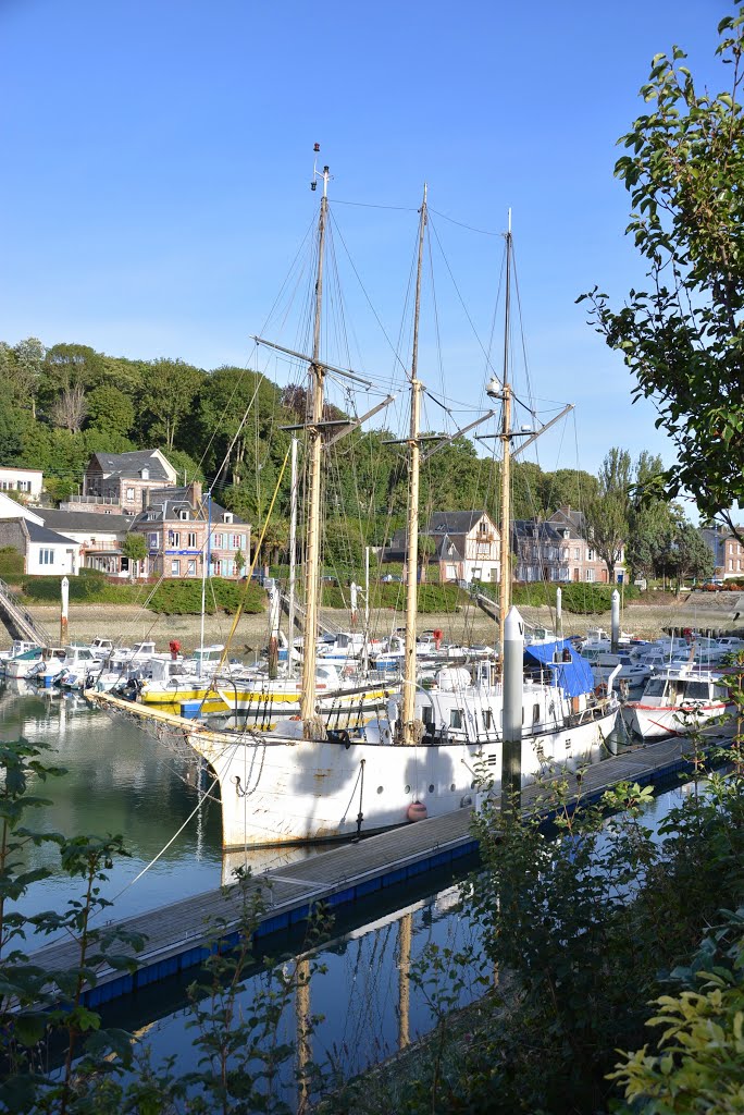 Schooner tied up in the harbour by RussP