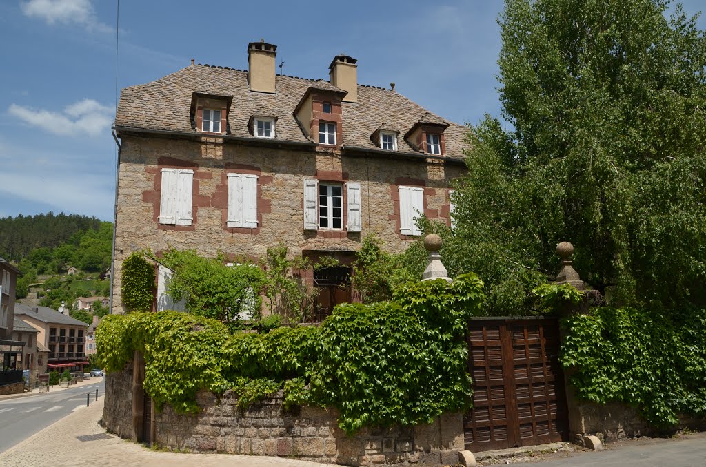 La Canourgue (Lozère) by Naru Kenji