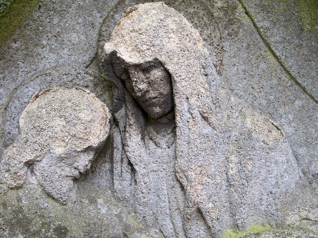 Oude Kerkhof in Roermond, zorg voor elkaar by Ted Potters