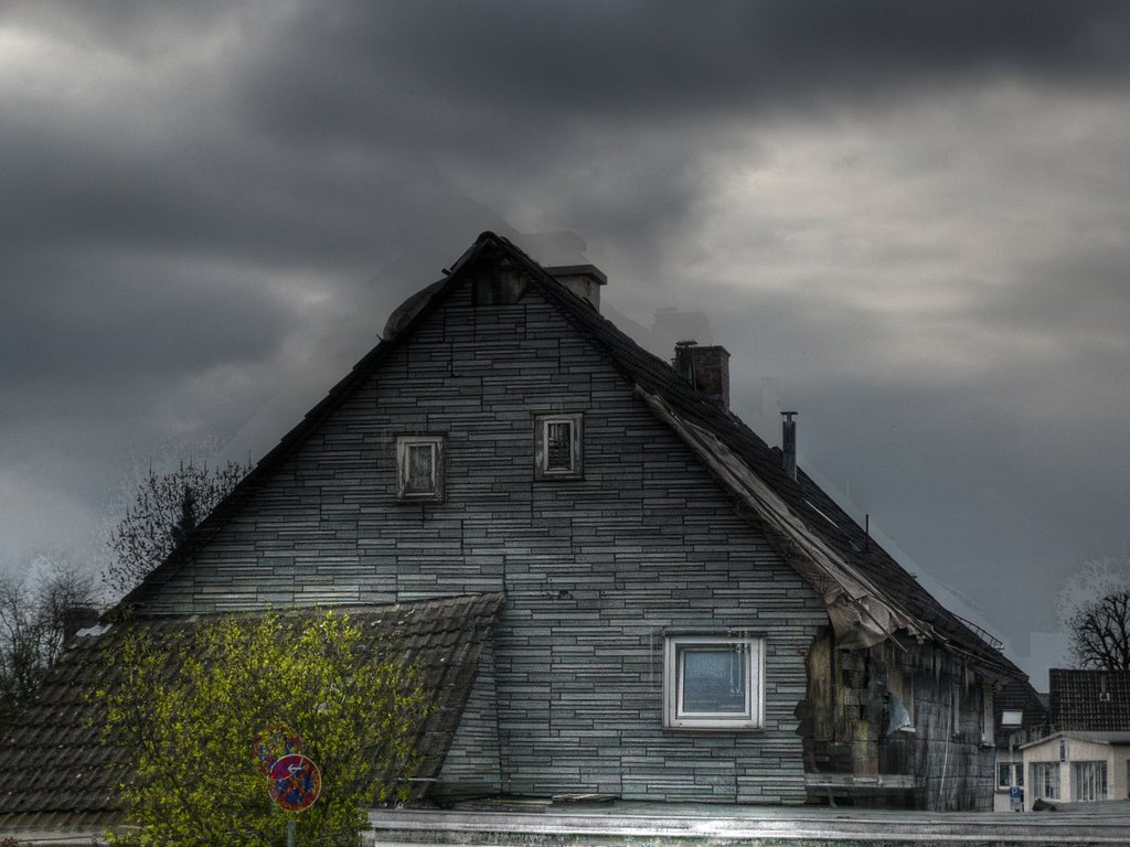 Wie meinst Du das, die Fenster müssen gestrichen werden? by pillboxs