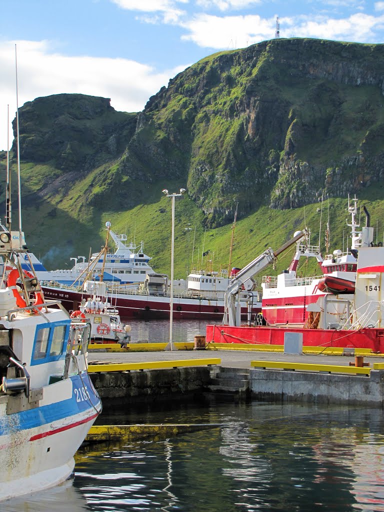 Hafen von Vestmannaeyjar by Patrick Berthold